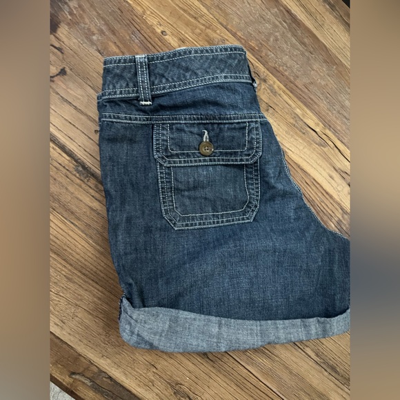 Tommy Hilfiger denim shorts 8 ladies cargo style super cute LIKE NEW - Picture 6 of 10